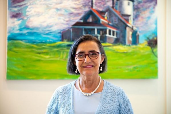 picture of Maggie in front of a lighthouse painting
